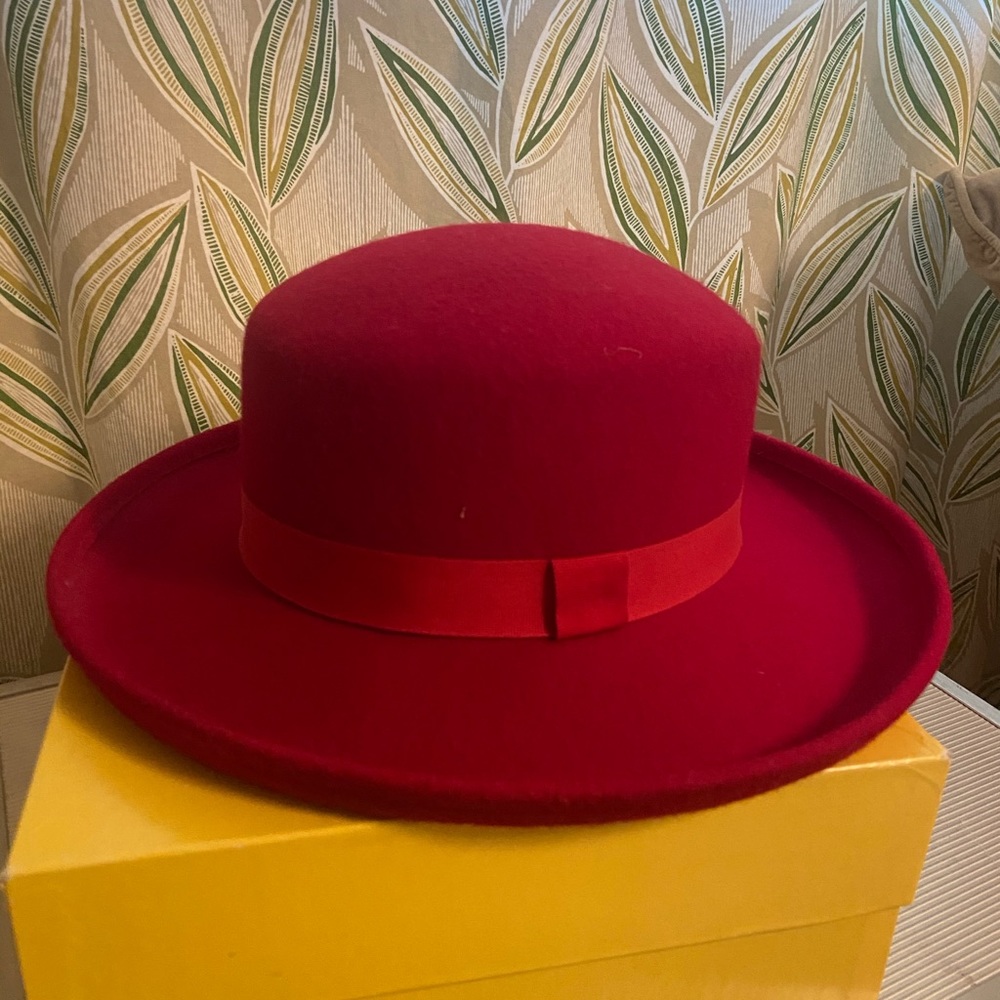 Vintage wool red hat